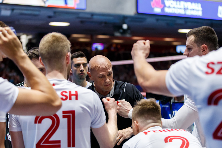 Photo FIVB
Glenn Hoag Conseille Ses Joueurs En Ligue Des Nations.